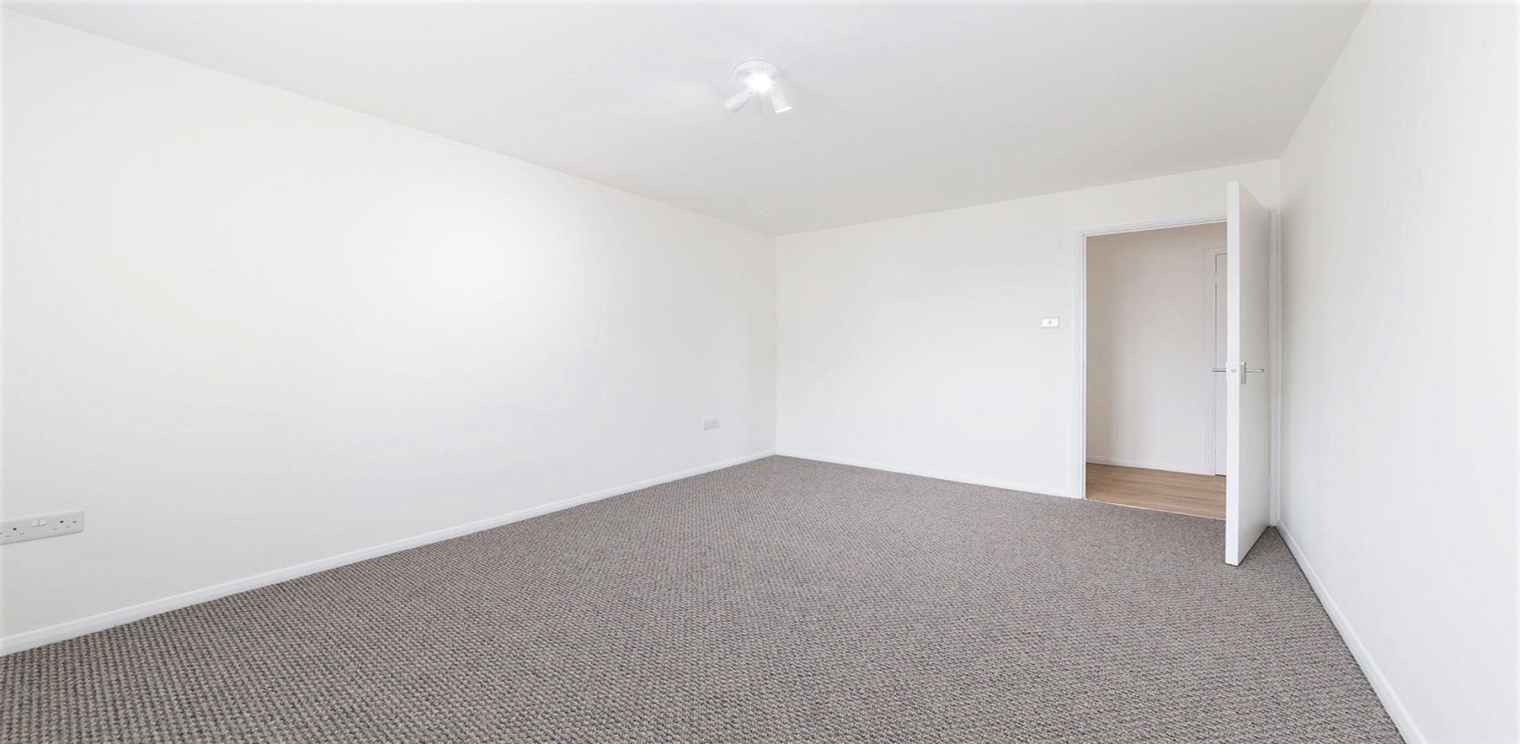 			1 Bedroom, 1 bath, 1 reception Flat			 Harrow Road, KENSAL GREEN